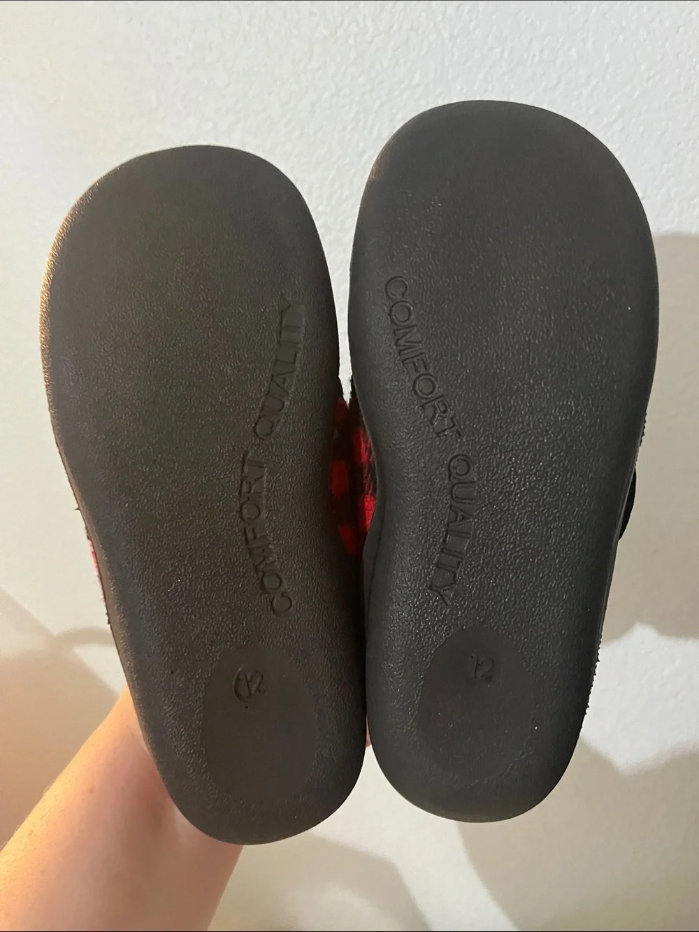 Kamik Kid’s Buffalo Check Plaid Red Black Hardsole slippers Size 12
